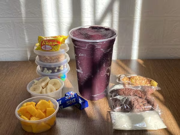 3 creme de açaí de 500ml + 4 acréscimos junto no copo